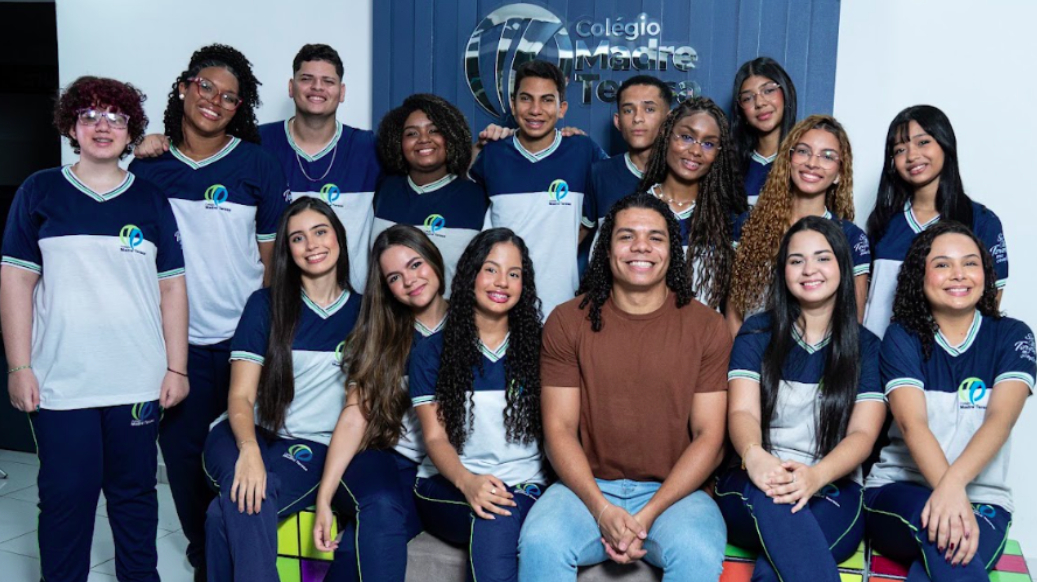 imagem da equipe administrativa com Keyla Alves.
